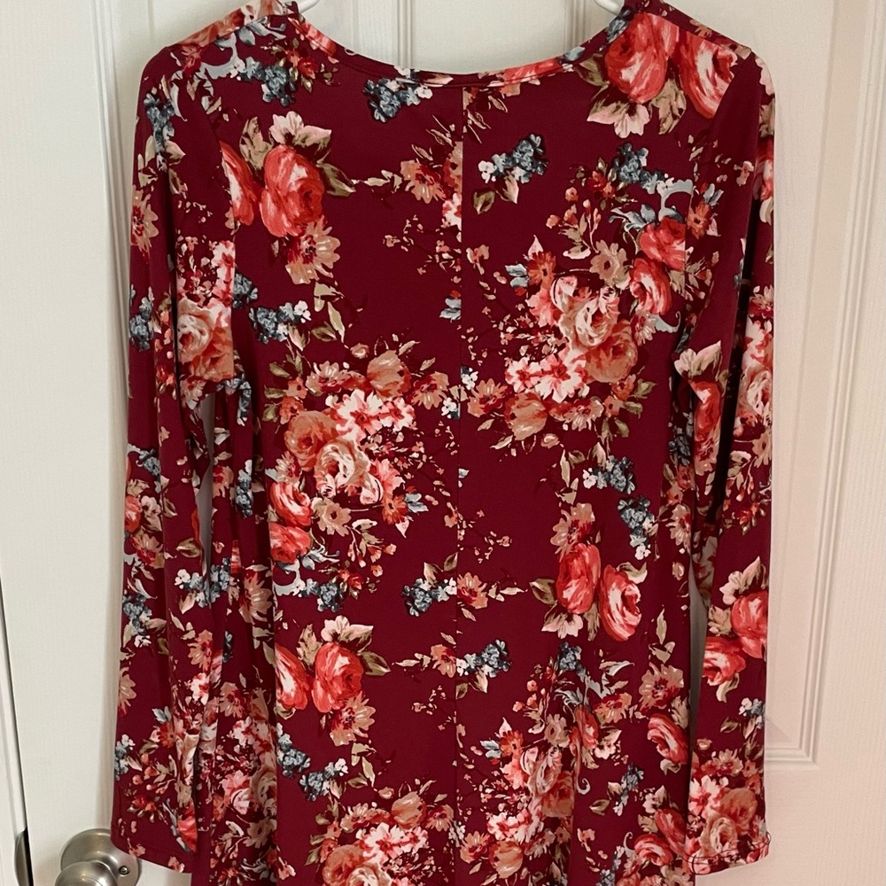 6/$20 Sweet TMG New York Dress, Soft Red Floral Design, Feminine, Vintage Vibe - Picture 5 of 9
